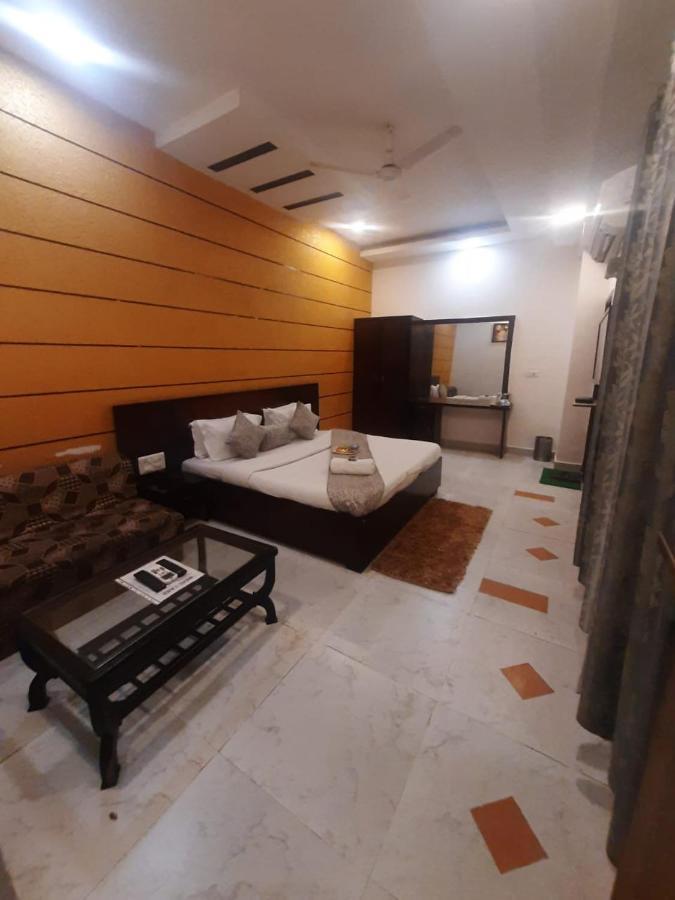 Kartikay Hotel Hisār Exterior foto