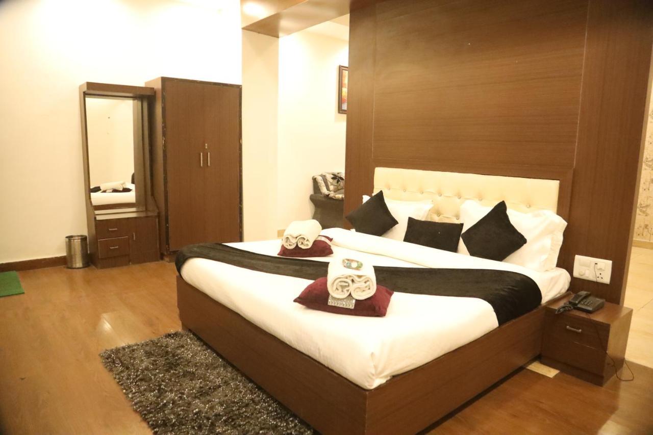 Kartikay Hotel Hisār Exterior foto